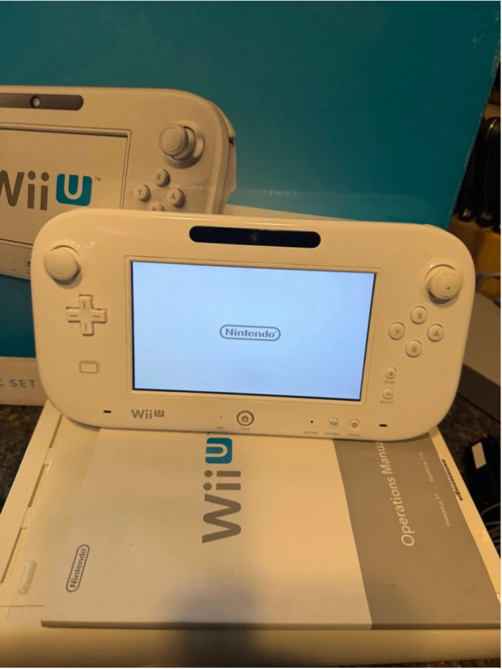 Like New Nintendo White Wii U Basic Set 8GB Console with Gamepad
